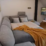 Penthouse Mit Altstadtflair Апартаменты *