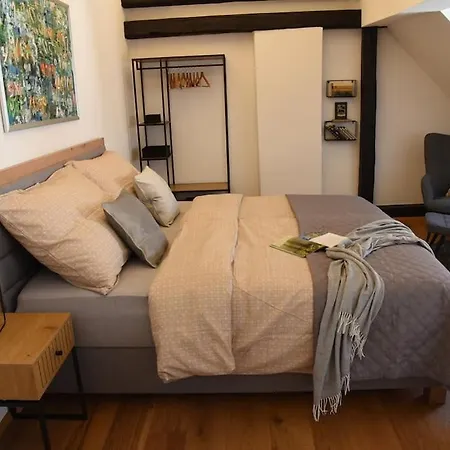 Penthouse Mit Altstadtflair Apartamento