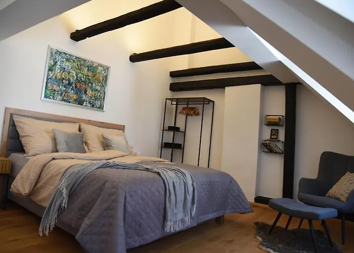 Apartment Penthouse Mit Altstadtflair *